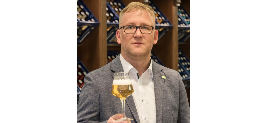 A0d864621b376fe59e61cbe2e61414019d6a43e8 landskron gf uwe koehler portrait mit glas